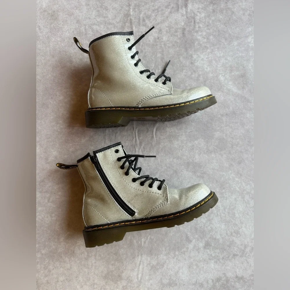 JUNIOR 1460 GLITTER LACE UP BOOTS Dr.